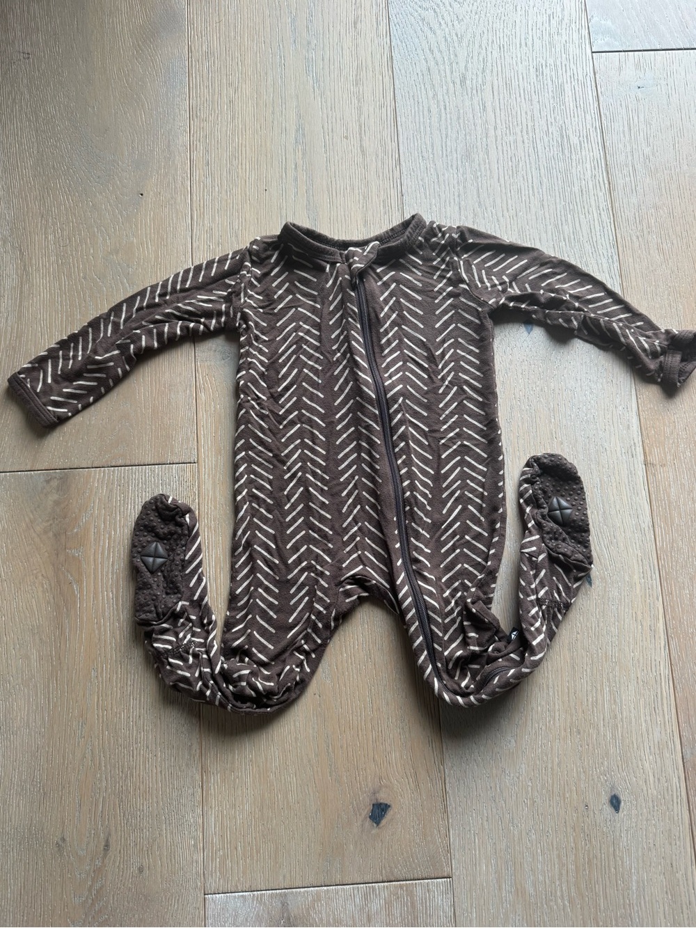 Kyte Baby Espresso herringbone footie